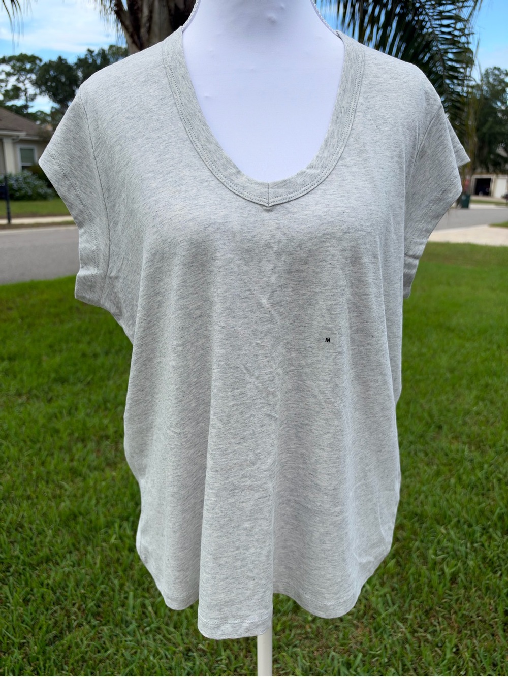 NWT🌷Express Light Heather Gray V-Neck Short Sleeve Tee